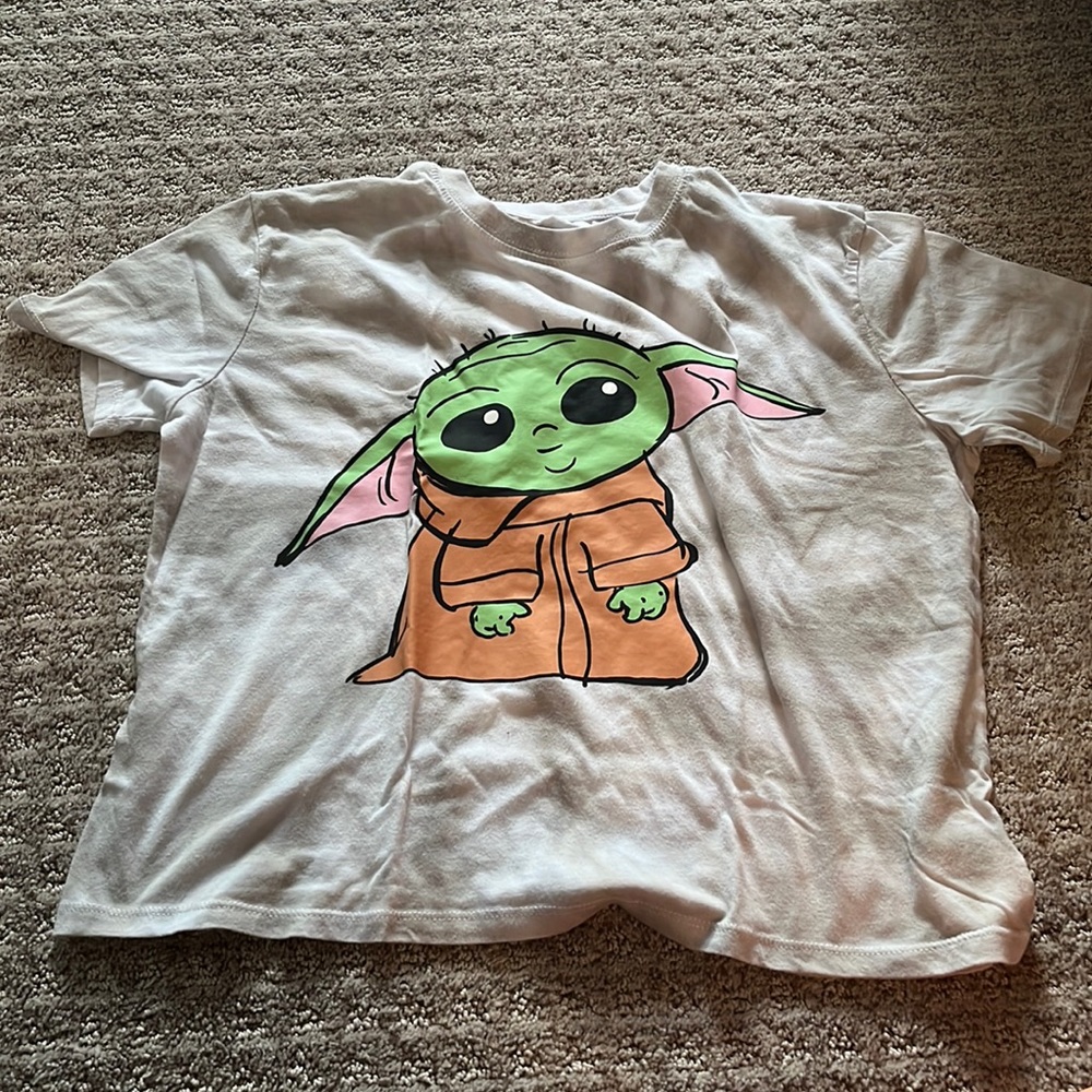 Starwards baby Yoda cropped shirt